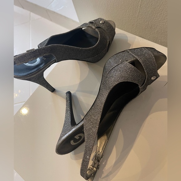 G by Guess Plataform Heel Shoes in Sparkle Gray size 8 1/2 - Picture 4 of 6